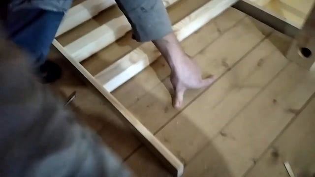 Ограждение лестницы на втором этаже из дерева. Балюстрада второго этаж.