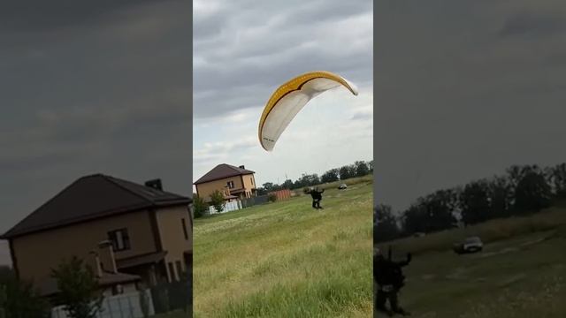Наземная тренировка с парапланом в нестабильный рваный ветер в зоне турбулентности. Краснодар