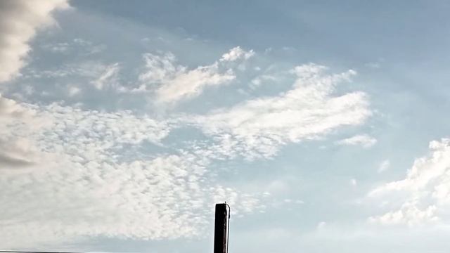 Облака, умершая гроза и растущая Луна  29 сентября 2022 года смотреть онлайн