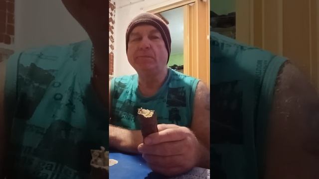 На обзор вафли Джумка с мягкой карамелью и воздушной кукурузой из магазина полцены смотреть онлайн