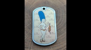 Мардж Симпсон гравировка титана.