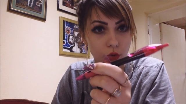 содержимое женской сумочки. что должно лежать в сумочке.the Contents Of A Women's Handbag