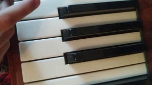 как научиться играть страшную песню на пианине