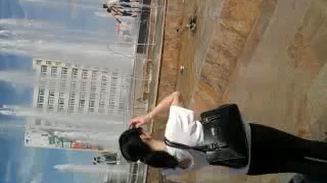 Купание в фонтане 4