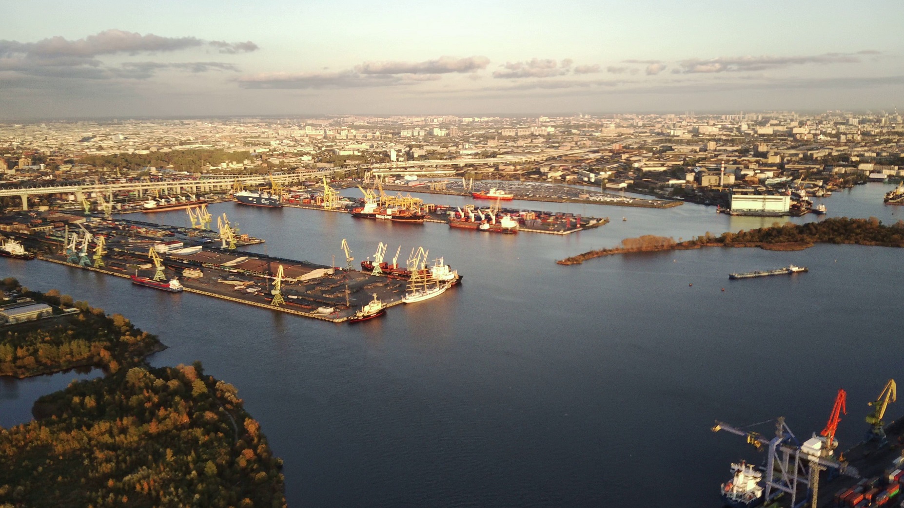 Ао морской порт санкт петербург. Морской порт Санкт-Петербург. Морская набережная СПБ порт. Большой порт СПБ. Ворота в Петербургский морской порт.