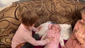 Влог 🎄 Знакомство с маленькой сестренкой / Приехала сестра с дочкой, нянчимся/ Vlog