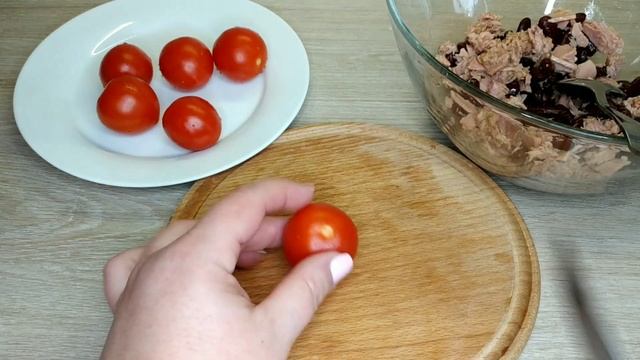 Салат с тунцом и помидорами без майонеза по итальянскому рецепту. Вы будете в восторге от результат смотреть онлайн