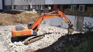 Демонтаж монолитной плиты фундамента на территории ККБ № 1.