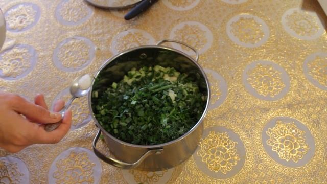 Окрошка на кефире без мяса и колбасы! очень вкусная и освежающая.