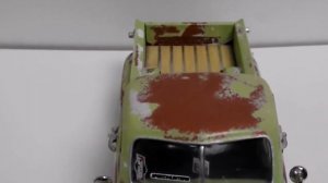 Jada Toys 1:24 scale Chevrolet Chevy 3100 Classic American Pickup truck customized patina