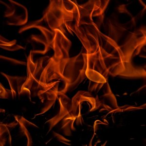 Потрескивающий камин