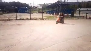 Как научиться стантить на скутере? // Учусь стантить на джоге //