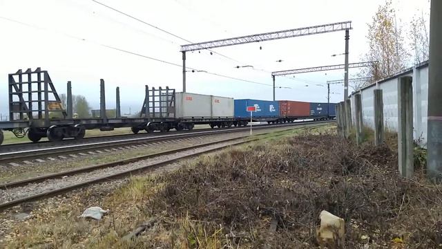 Электровоз 2ЭС4К-087 "Дончак" с грузовым поездом смотреть онлайн