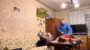 Мазохистка на приеме у костоправа! Треш контент!