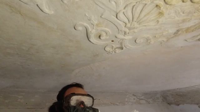 д. 6-7 Компресс с уксусной кислотой. Неудача. Расчистка гипсовой розетки от краски и мела. смотреть онлайн