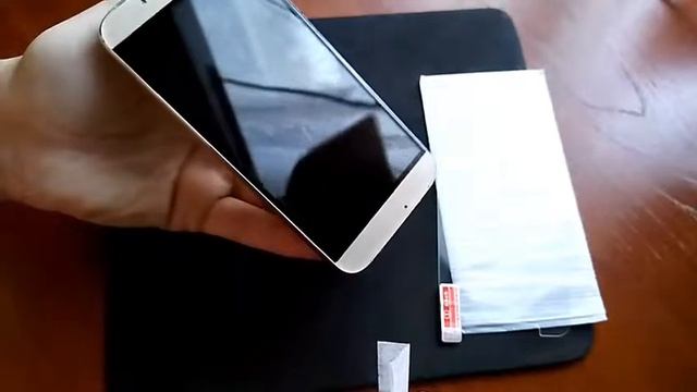 Как быстро и качественно наклеить стекло на телефон смотреть онлайн