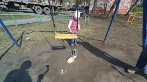 Ляля упала с качели