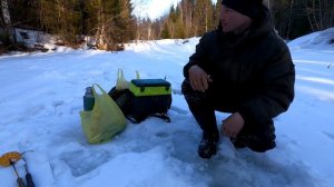 Крюк в 120км на мотособаке! Ловлю царскую рыбу по последнему льду. Проведал лесную избу.