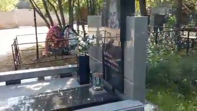 Комплекс на могилу из Мансуровского серого гранита и черного диабаза смотреть онлайн