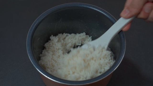 炒粉炒面炒饭开店做法，难怪大排档炒的那么香，原来有3点完全不一样，学会就开店赚钱！炒饭炒粉炒饭专用油，多加一样，味道提升一倍，特制酱油和提鲜粉#炒饭#炒面#炒饭#蛋炒饭#开店秘籍#炒面条#炒河粉#料 смотреть онлайн