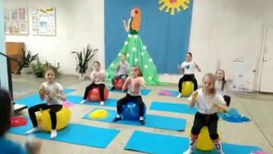 Фрагмент занятия  по фитнес-аэробике с мячами-фитболами