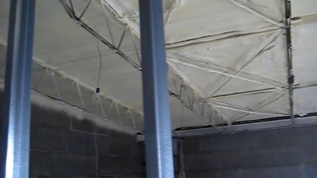 Напыление пенополиуретана на потолок складского-офисного помещения. Теплоизоляция Краснодар. смотреть онлайн