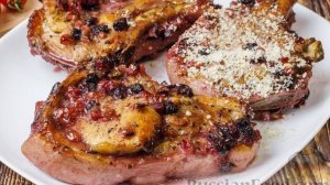 Ягодный маринад для вкусного мяса.
КОРЕЙКА НА КОСТИ, ЗАПЕЧЁННАЯ В ЯГОДНО-МЕДОВОМ МАРИНАДЕ