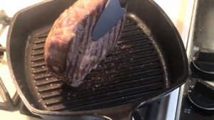 Стейк рибай с чесночным маслом и розмарином. Как приготовить стейк на чугунной сковородке.