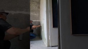 Как снять масляную краску с гибсовой стены?