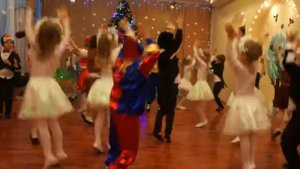 старшая группа танец Новый год