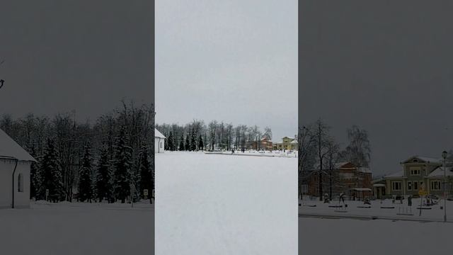 Зимняя панорама главной площади в городе Суздаль