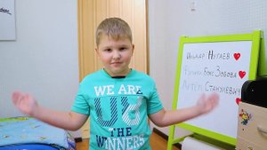 Игорь и папа играют в доктора для детей