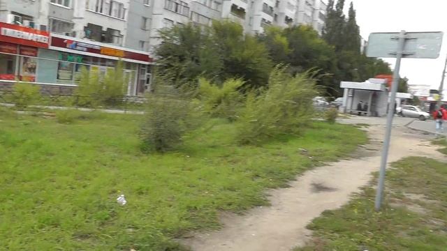 02.09.2015 Люди на дороге. На ул. Фучика в Казани 00160 смотреть онлайн