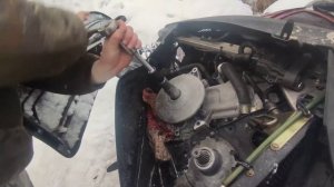 Снимаем вариатор. Лайфхак. Arctic Cat Z1.