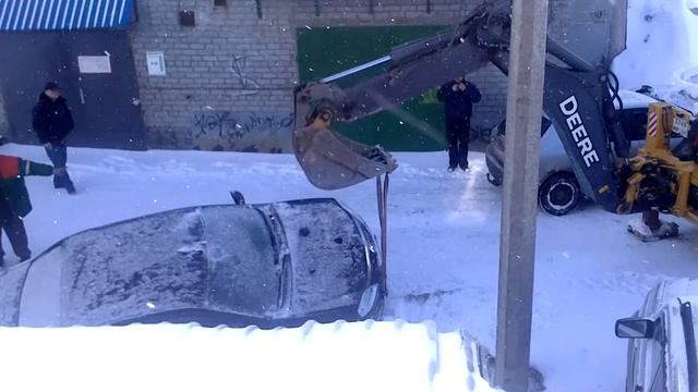 Экскаватор - спаситель легковых автомобилей__) смотреть онлайн
