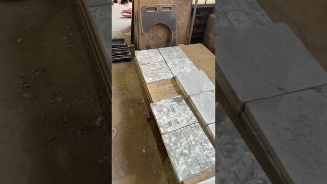 Обучение технологии Мрамор из бетона специалиста из Санкт-Петербурга, расформовка тротуарной плитки