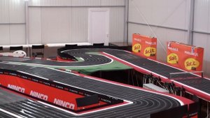 SP-Collectable.com DSLOT43 Porsche 962c Rothmans Without Magnet 1/43 - Ninco Track 55 Meters 14V