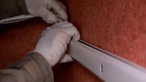 Монтаж крышки на кабель-канал Уфакор