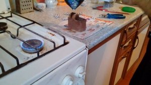 Процесс изготовления пули шар в деревянной пулелейке . Сайга 410.