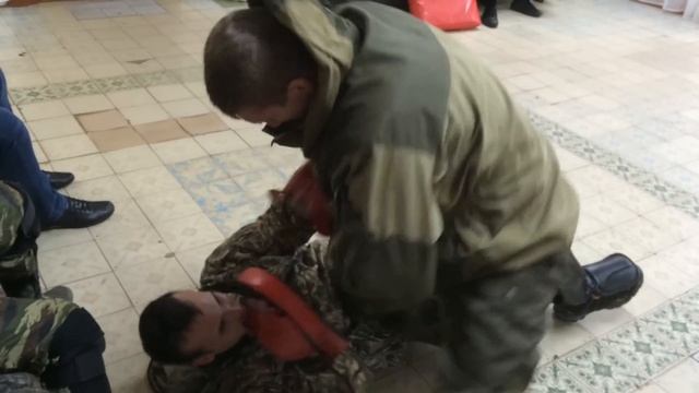 "Бей-круши, ломай". Тест-тренинг рукопашного боя S.P.A.S. (street fighting S.P.A.S.)