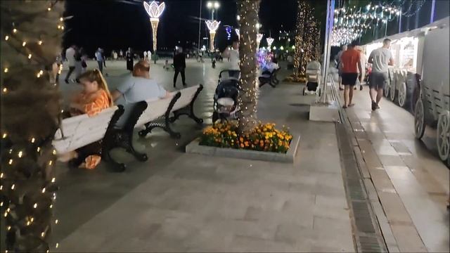 Крым Ялта 2023 год. Набережная зажигает огни. Набережная Ялты это атмосфера праздника и счастья. смотреть онлайн