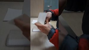 Как правильно клеить наклейку выход!