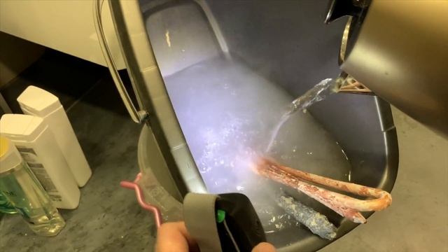 КАК ОЧИСТИТЬ НАКИПЬ БОЙЛЕР Ariston PW 50, 80, 100 V   с помощью отвертки и двух ключей смотреть онлайн