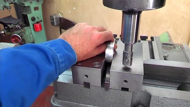 Как разрезать два кольца на четыре полусферы с одной установки смотреть онлайн