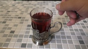 Как правильно доставать чайный пакетик из кружки.