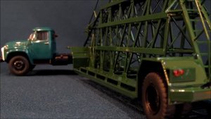 Масштабная модель машины Зил 130В1 с полуприцеп панелевоз Нами 790 Автоистория(АИСТ)