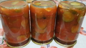 Хрустящие огурчики в томатном соке.