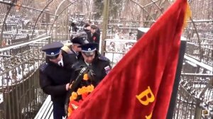 На могиле у Щелокова