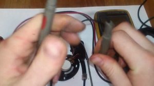 Как починить наушники.  Как проверить динамики и провод.