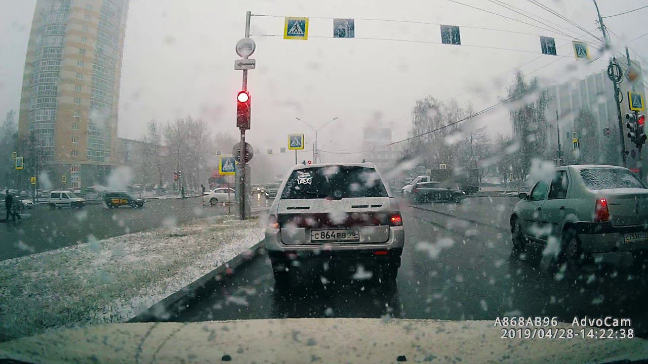 Автотрип по Екатеринбургу, в Пасху, 28 апреля 2019 года. Снегопад.